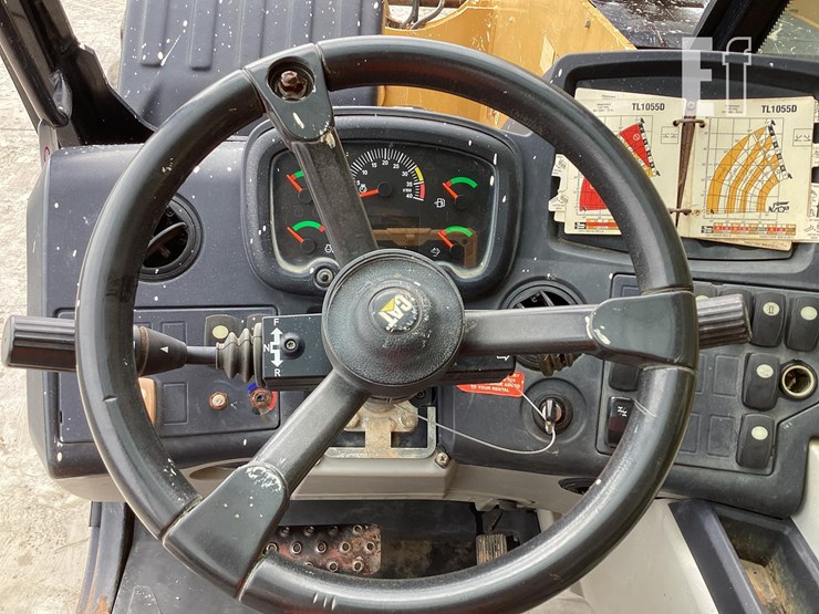 2015-caterpillar-tl1055d-image-13