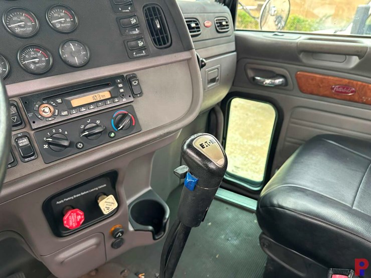 2012-peterbilt-367-image-9