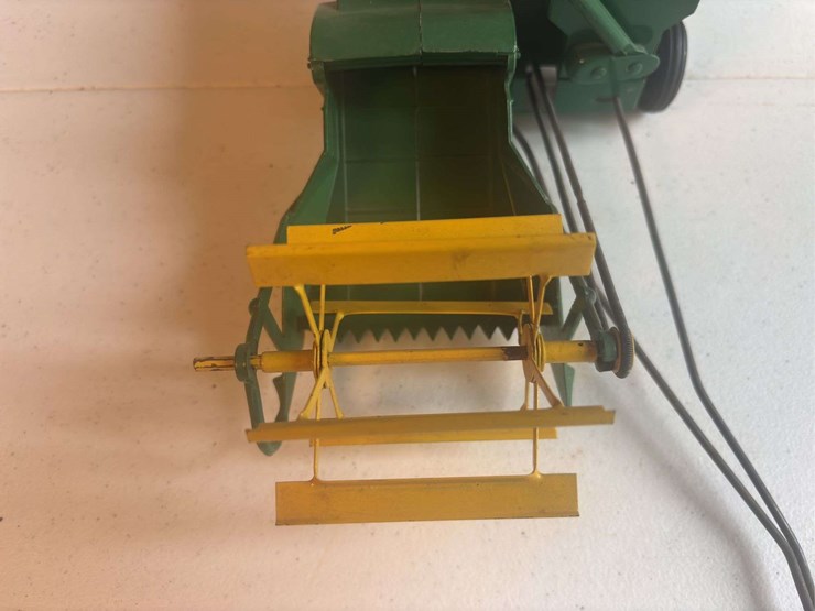 (2)-1/16-oliver-baler-and-combine-slik-image-11