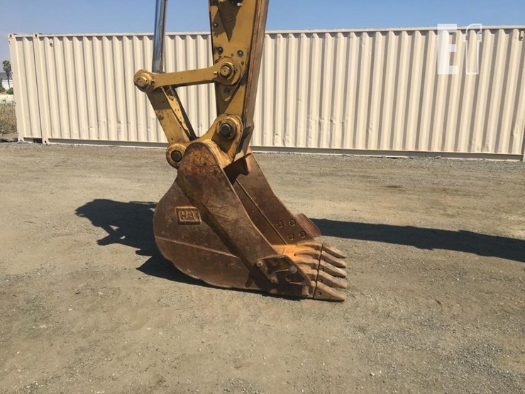 2019-caterpillar-320-image-8