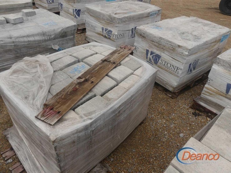 (2)-pallets-of-assorted-paving-stones-image-1