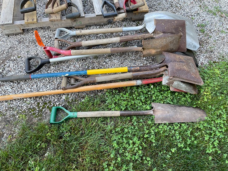 #1587-•-pile-of-various-shovels-image-1
