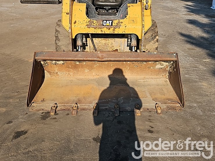 2016-caterpillar-236d-image-8