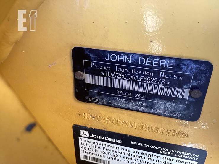 2015-deere-250d-ii-image-17
