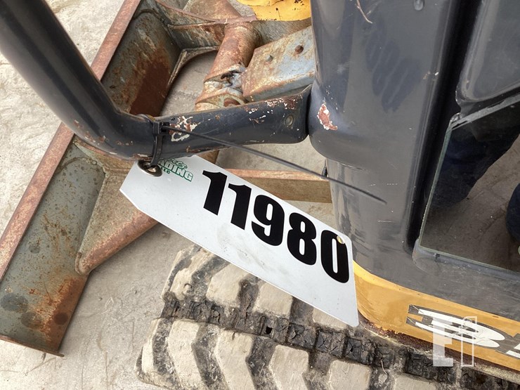 2006-deere-35d-image-21