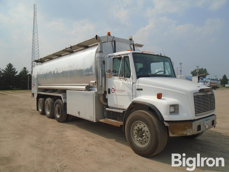 2002-freightliner-fl80-image-11