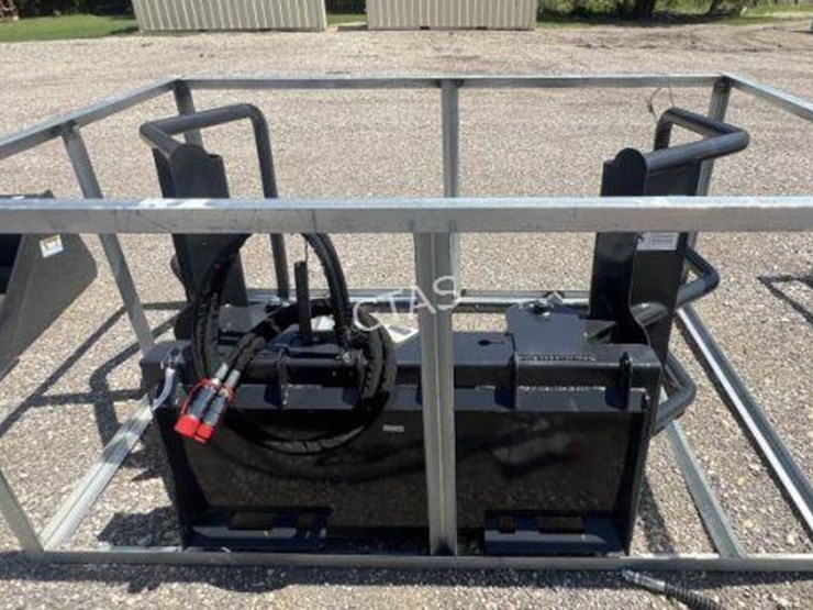 #9-•-wolverine-skid-steer-hydraulic-hay-bale-mover-image-1