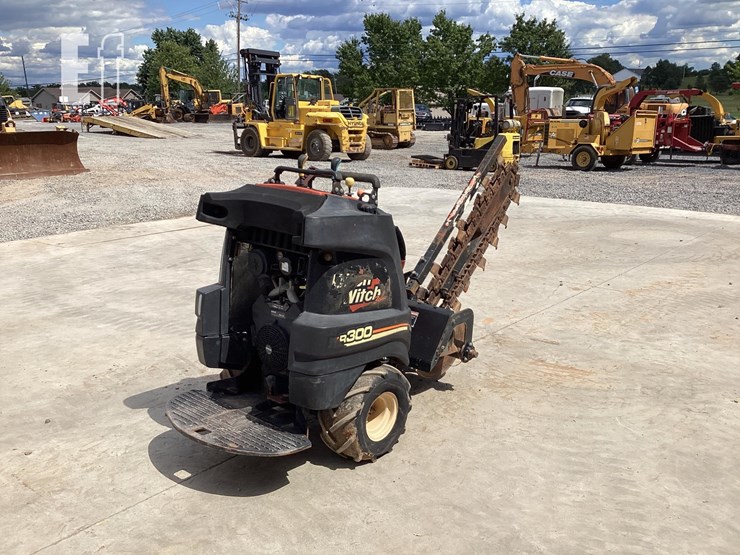 2009-ditch-witch-r300-image-4