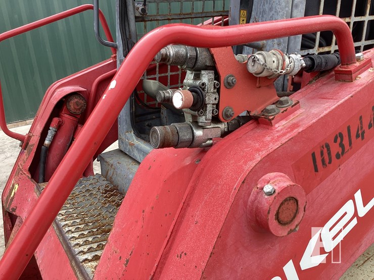 2014-takeuchi-tl12-image-11