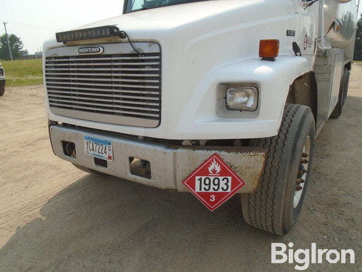 2002-freightliner-fl80-image-14