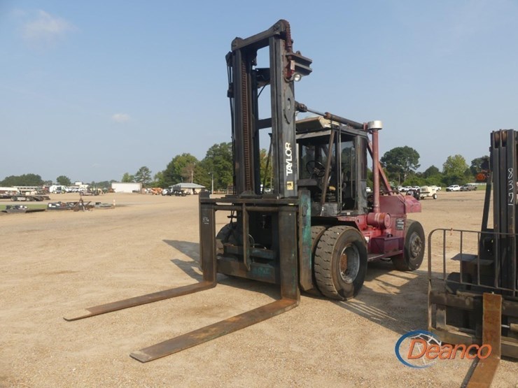 taylor-thd300s-forklift,-s/n-st327094:-canopy,-cummins-eng.,-15'-2-stage-mast,-8'-forks,-side-shift,-dual-front-tires,-rear-steer-image-14