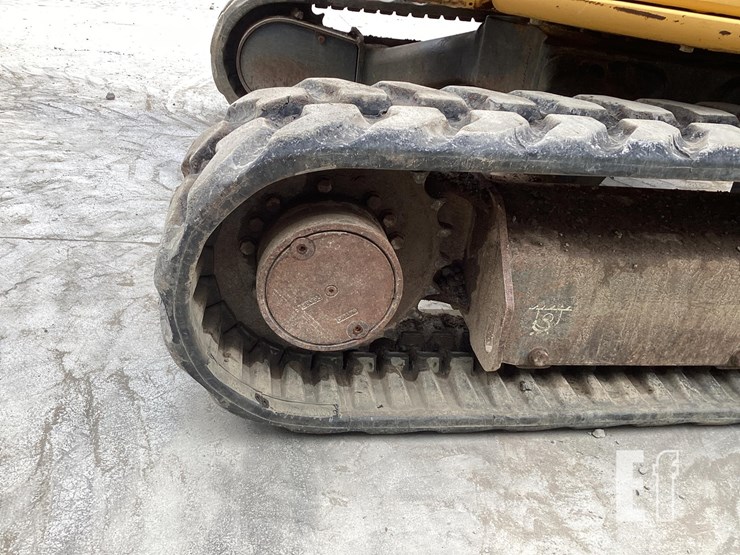 2006-deere-35d-image-12