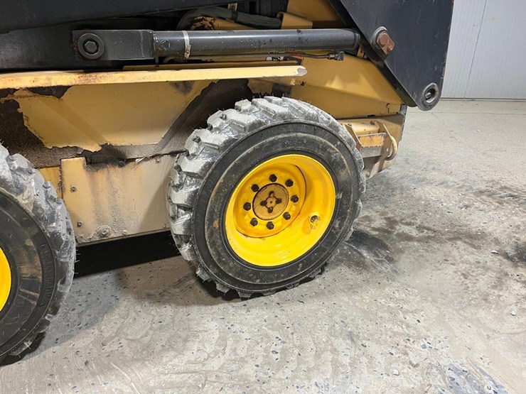 new-holland-lx665-image-13