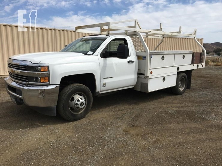 2017-chevrolet-3500-image-1