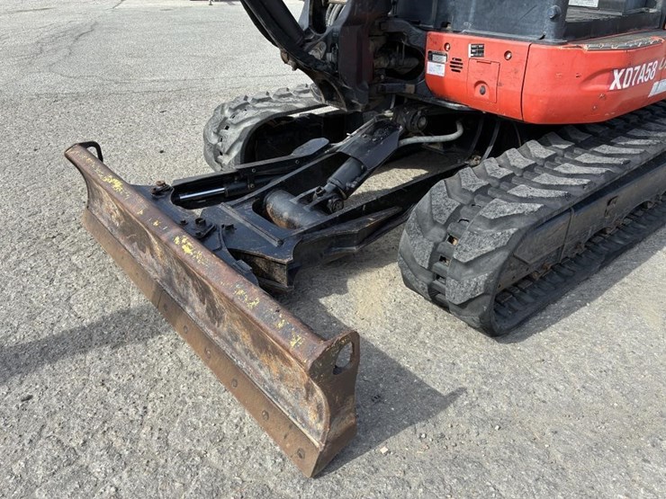 2015-kubota-u55-4-image-9