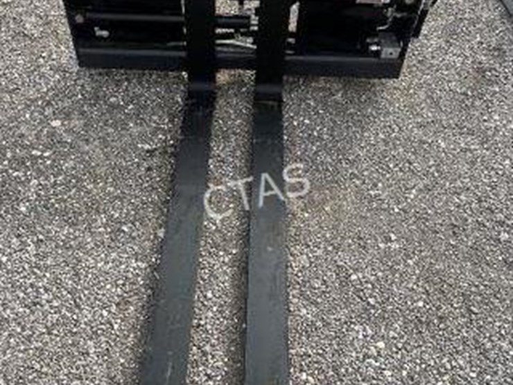 #145-•-wolverine-hydraulic-skid-steer-pallet-forks-image-4