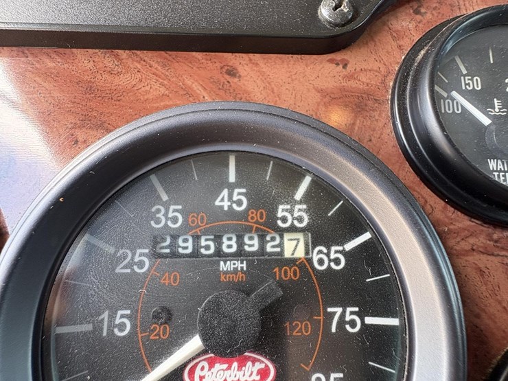 2005-peterbilt-379-image-27