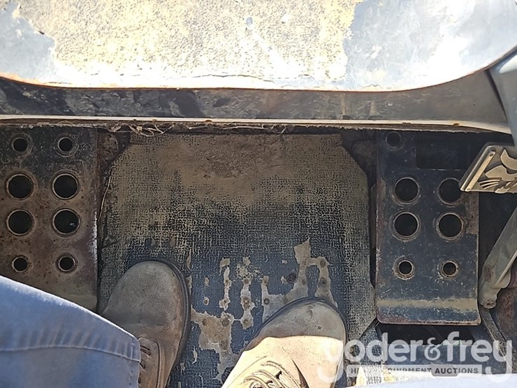 2014-bobcat-t650-image-27