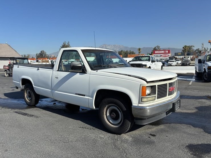 1990-gmc-sierra-2500-image-2