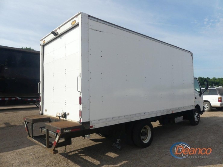 2019-hino-195-image-2