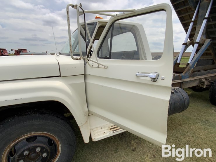 1974-ford-f700-image-9