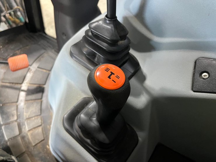 new-holland-workmaster-65-image-36