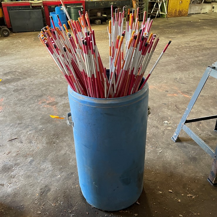 #8401 • Pail of Driveway Markers