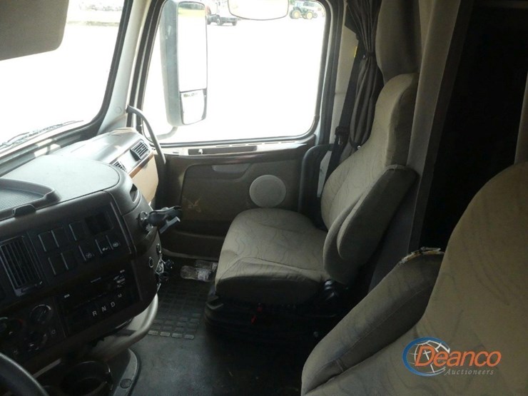 2016-volvo-vnl-truck-tractor,-s/n-4v4nc9eh1gn951258:-t/a,-sleeper,-volvo-d13-425hp-eng.,-ishift-auto,-12.5k-front,-38k-rears,-295/75r22.5-tires,-875k-mi.-image-16