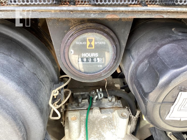 2009-ditch-witch-r300-image-11