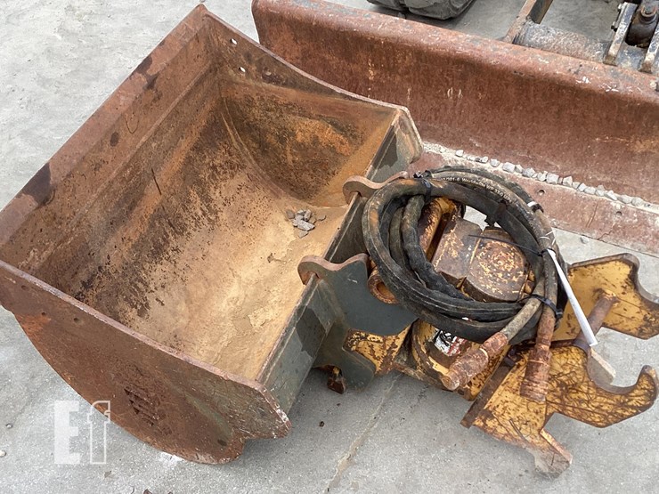 2007-deere-35d-image-11