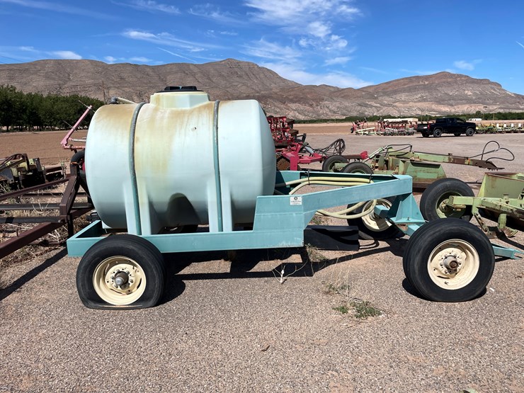 #9021-•-western-tank-liquid-fertilizer-on-4-wheel-wagon-image-3