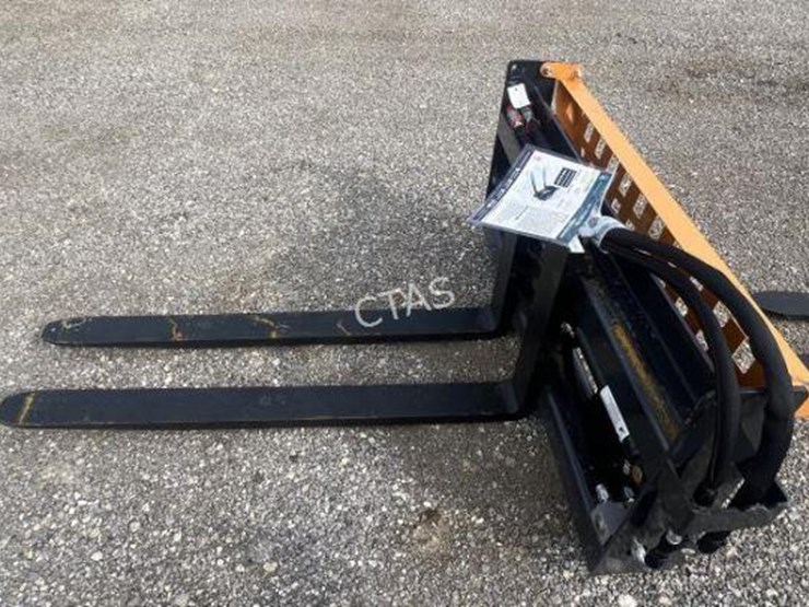 #146-•-wolverine-hydraulic-skid-steer-pallet-forks-image-3