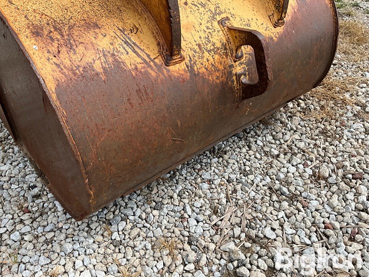 54"-toothed-excavator-bucket-image-20