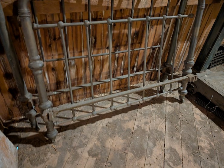 #3038-•-metal-bed-image-3