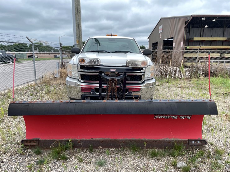 2011-chevrolet-2500-image-2