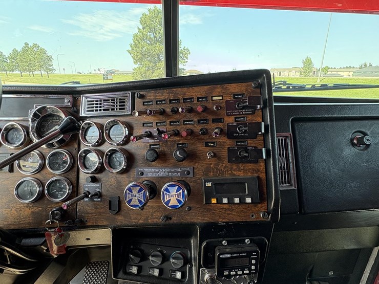 1997-peterbilt-378-image-8