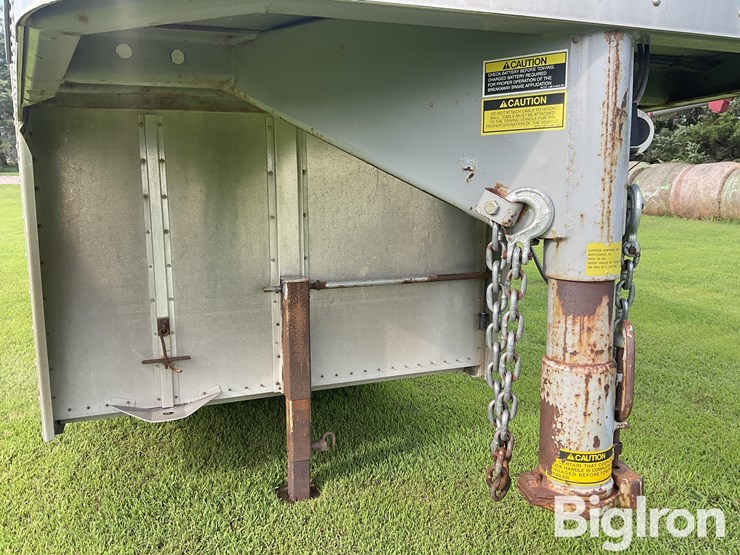 2003-wilson-livestock-trailer-image-11