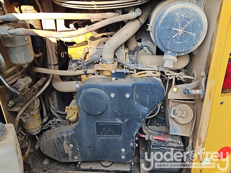 2021-caterpillar-299d3-image-23