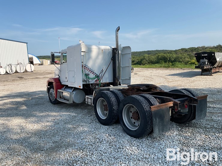 1994-freightliner-fld120-image-7