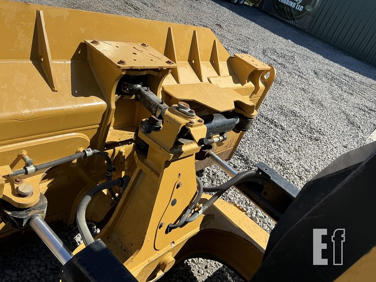 2016-caterpillar-d6k2-xl-image-10