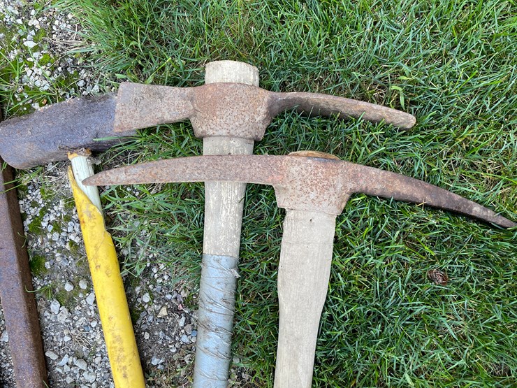 #1590-•-handled-tools-image-2