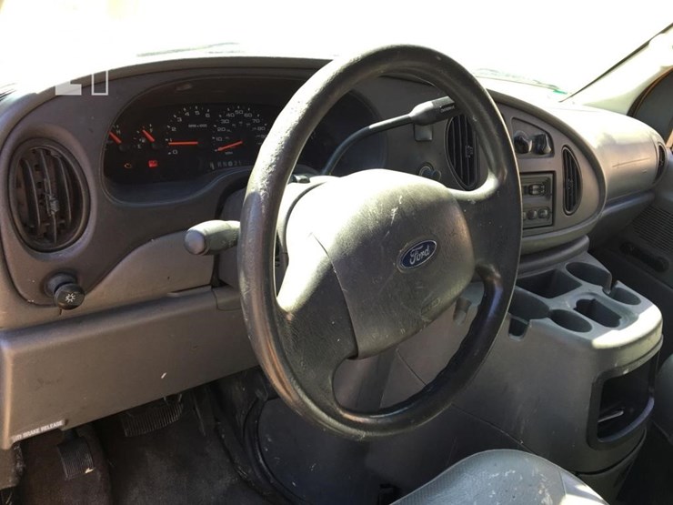 2004-ford-e250-image-7