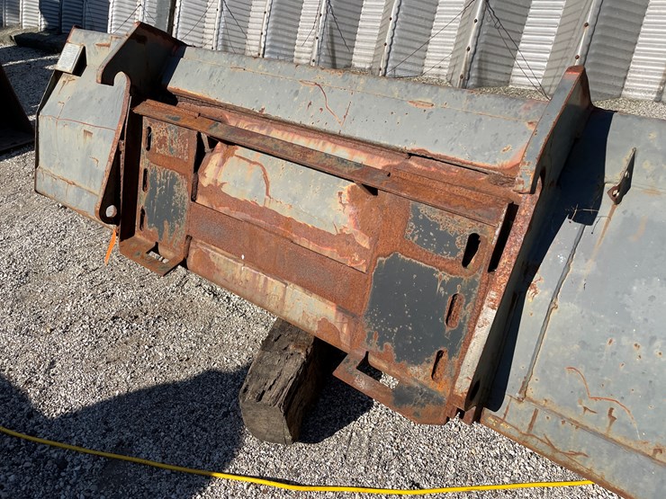 #1581-•-gehl-8'-loader-bucket-image-5