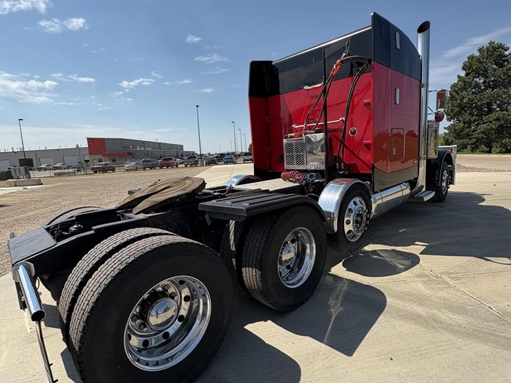 1997-peterbilt-378-image-5