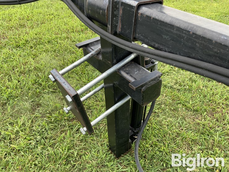 2019-john-deere-16-image-13