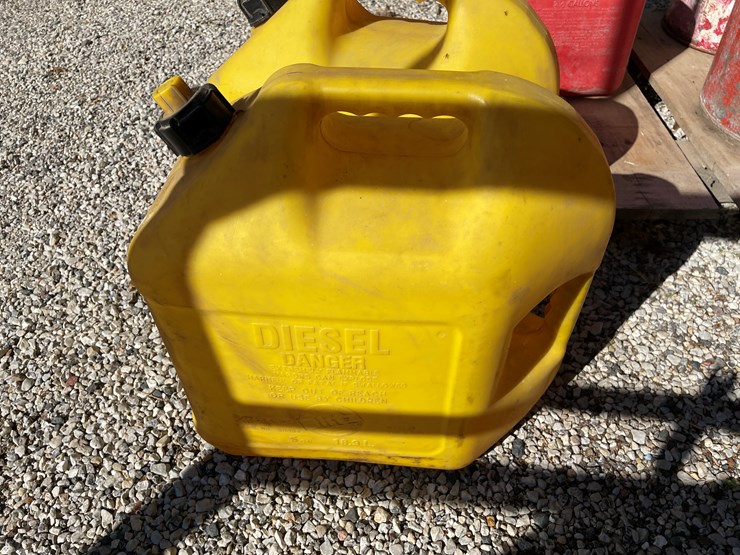 #1679-•-(2)-poly-diesel-fuel-tanks-image-2