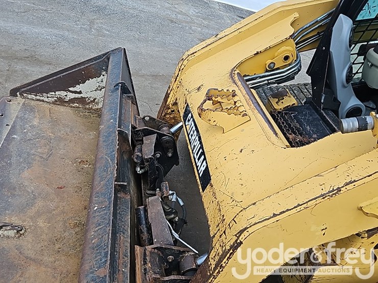 2006-caterpillar-277d-image-16
