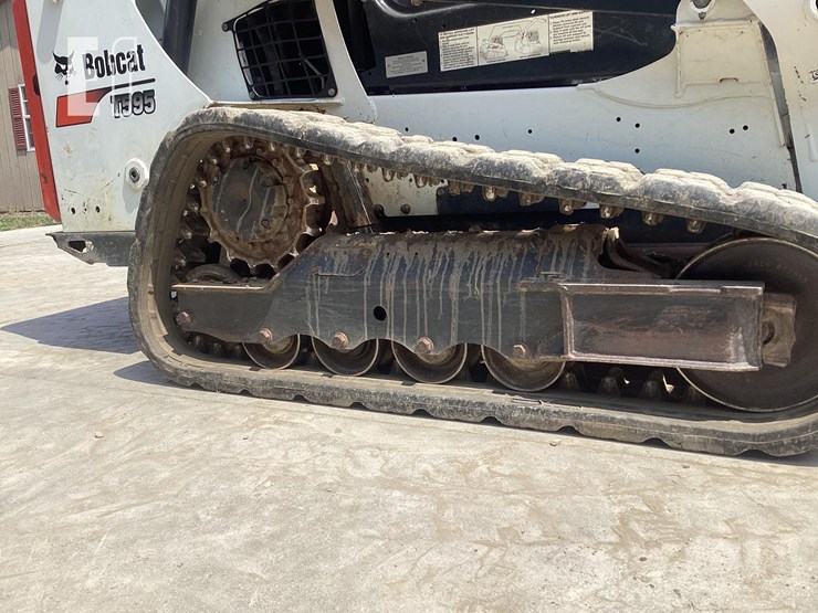 2017-bobcat-t595-image-12