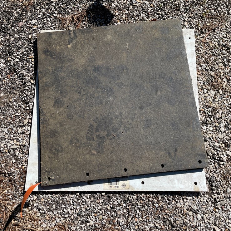#1674 • (4) Mud Flaps