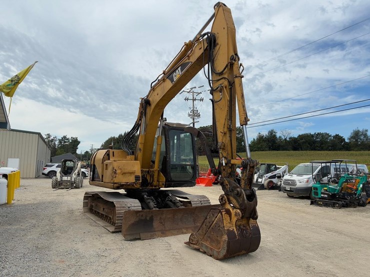 2004-caterpillar-311c-image-7